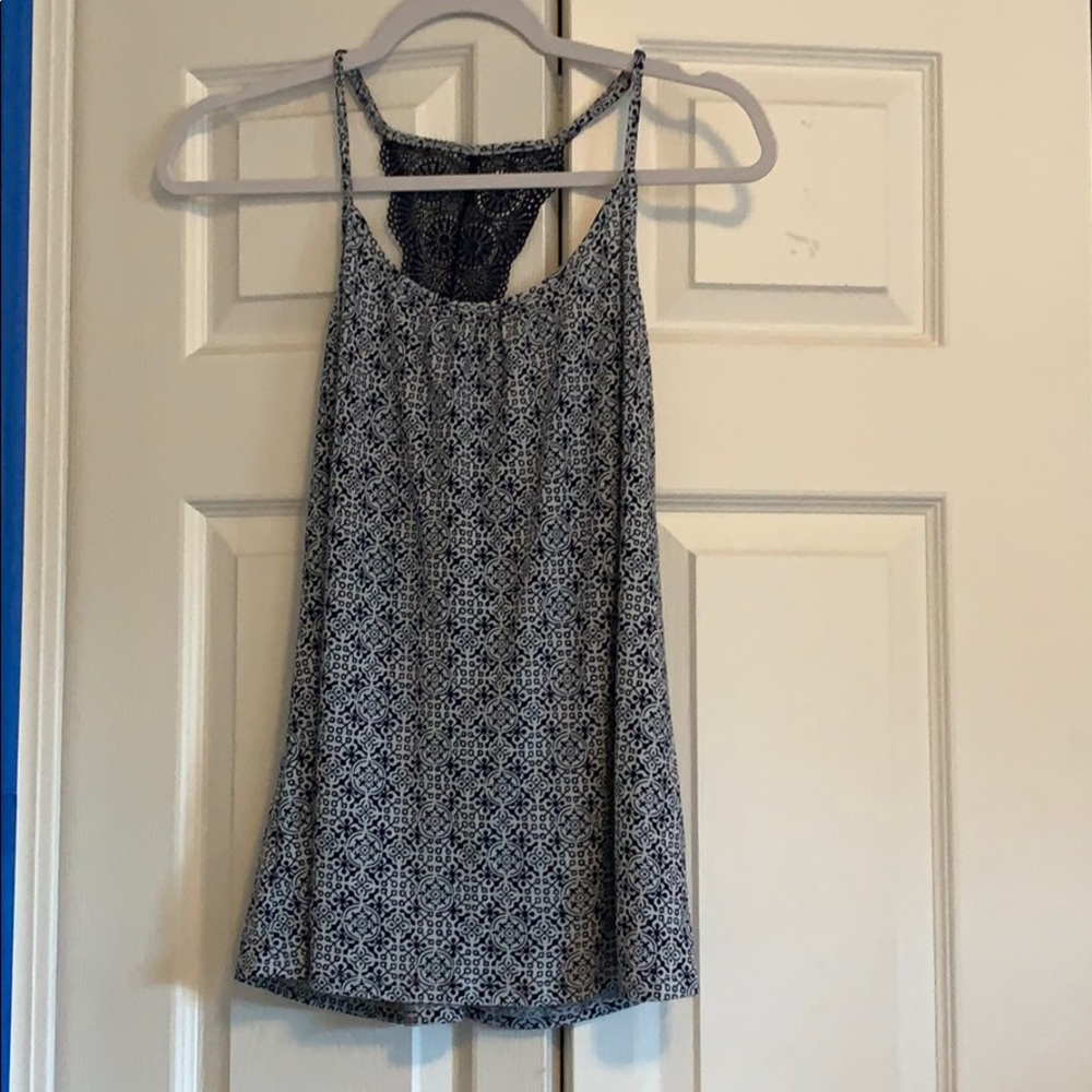 Razor back patterned tank top with lace detailing